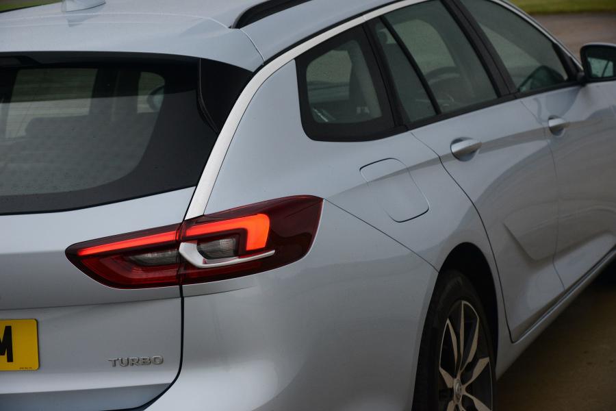Детали экстерьера Vauxhall Insignia Sports Tourer Turbo 2017 года  (фото 10 из 11)